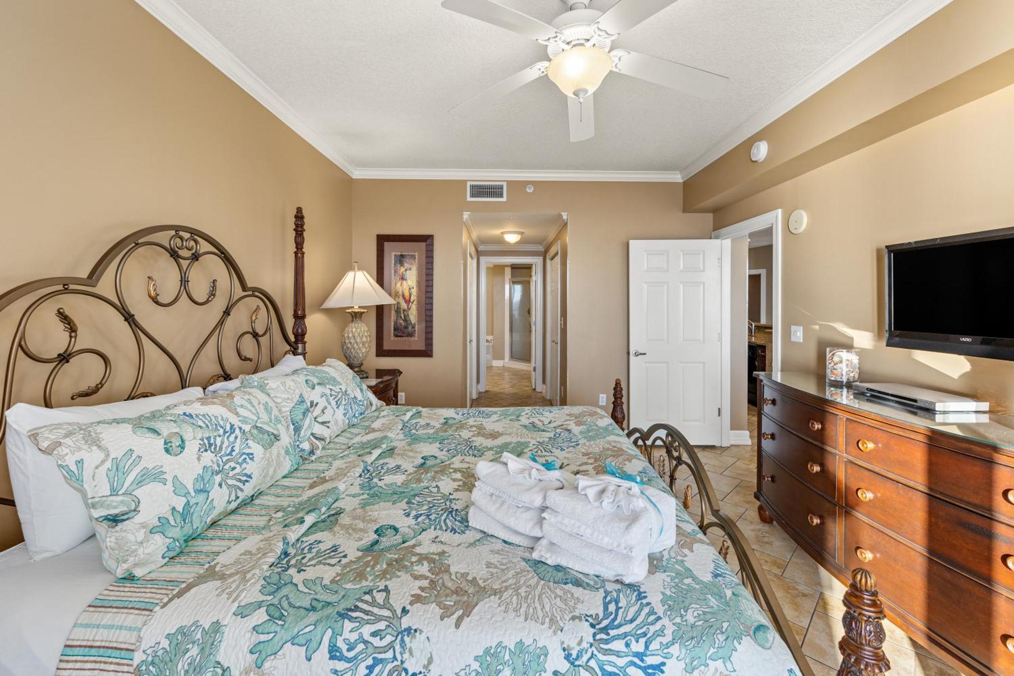Holiday home Gulf Front Master Bedroom! 2 Pools & Hot Tubs! Sleeps 8! Panama City Beach