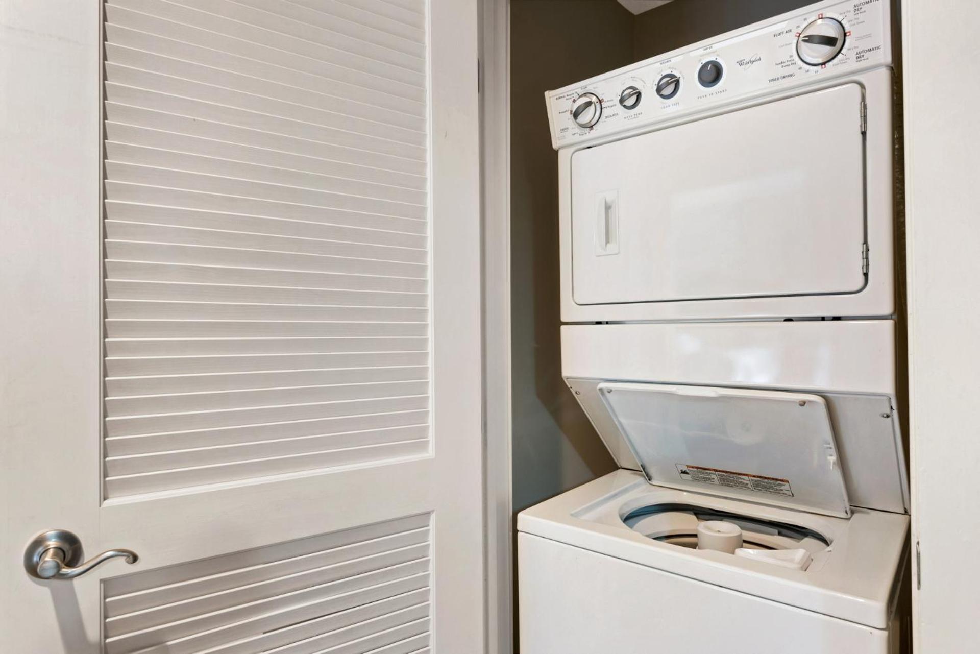 Across From The Beach! Near Pier Park & Dining! Sleeps 6! 2 Bedroom / 2 Ba!