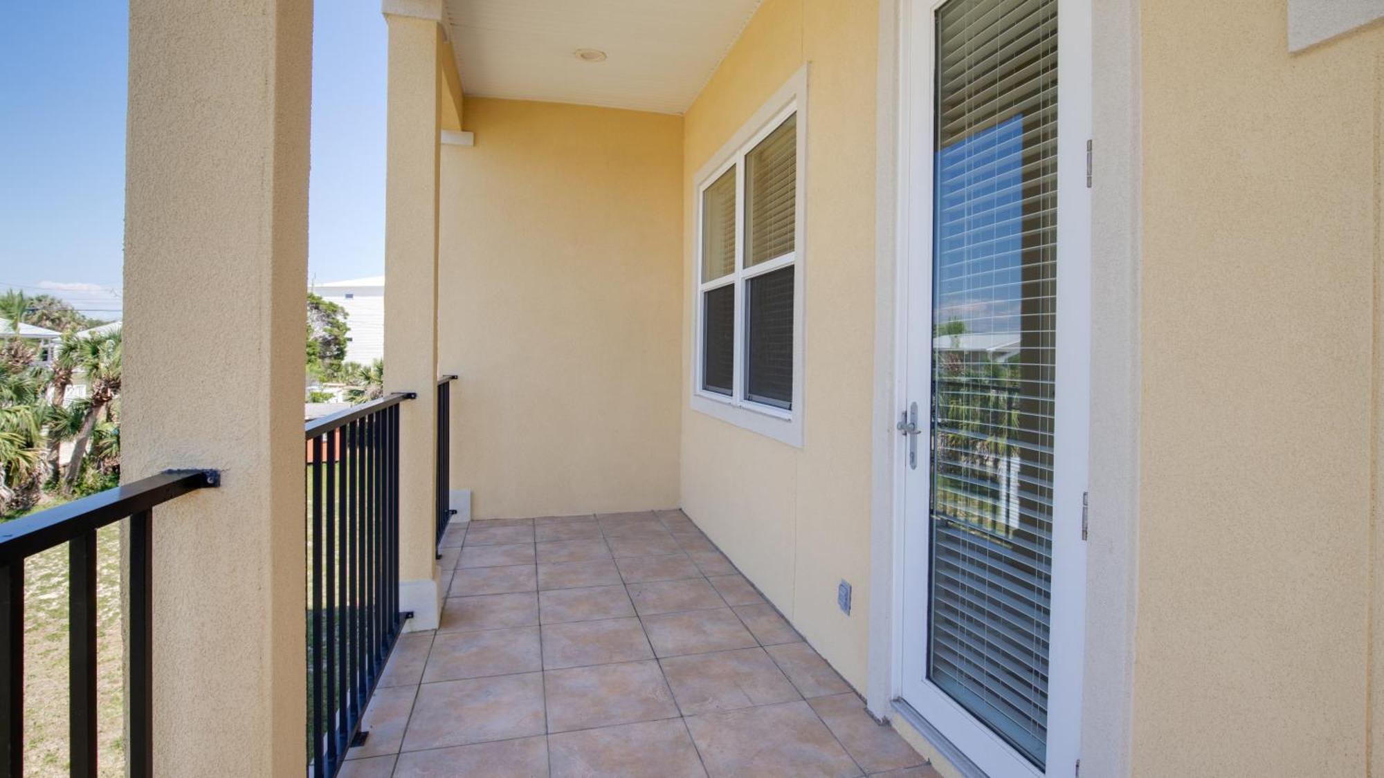Walk To The Beach! 3 Story Home! 2 Balconies With Gulf Views! Holiday home