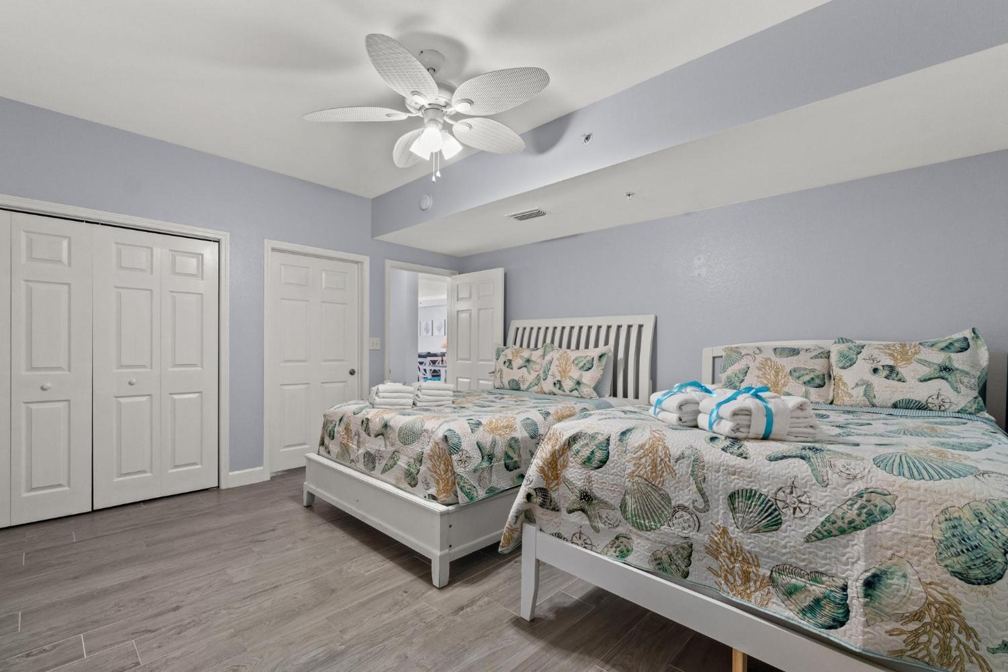 Tidewater Luxury Penthouse With Amenities And A View! *