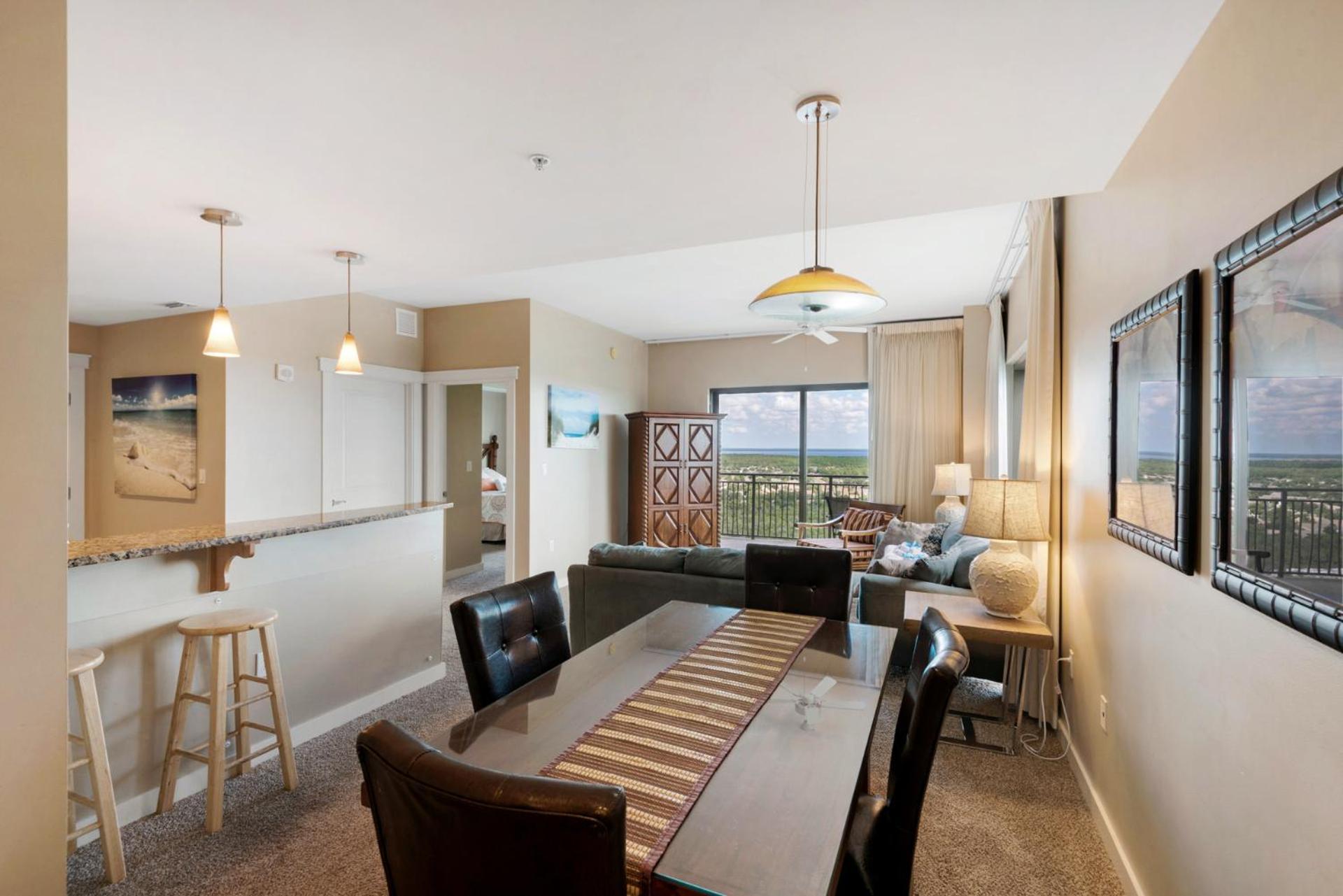 Holiday home Across From The Beach! Near Pier Park & Dining! Sleeps 6! 2 Bedroom / 2 Ba! *