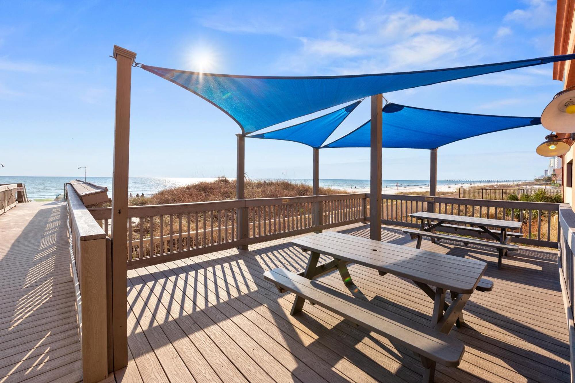 Gulf Front Master Bedroom! 2 Pools & Hot Tubs! Sleeps 8! * Panama City Beach