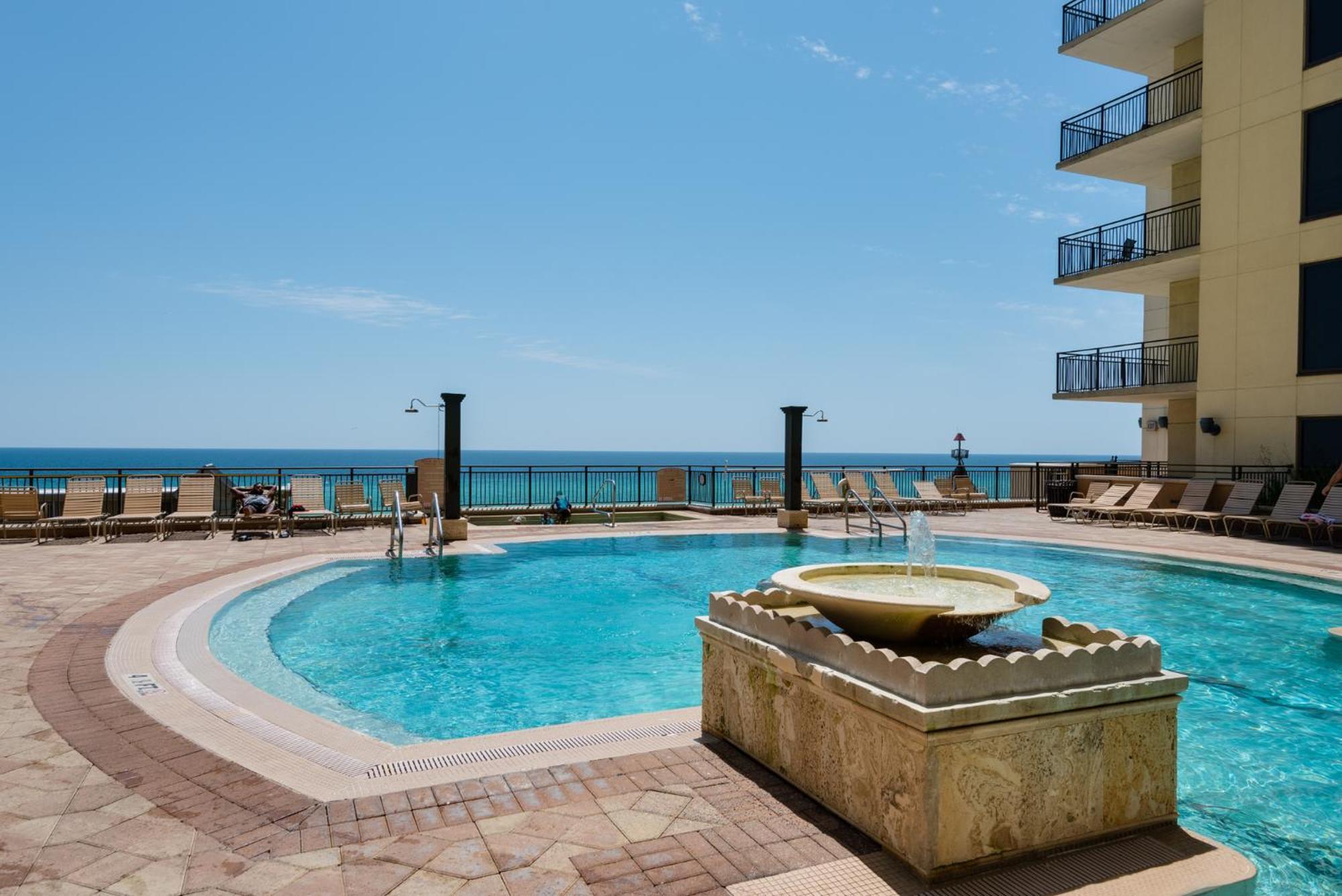 Across From The Beach! Near Pier Park & Dining! Sleeps 6! 2 Bedroom / 2 Ba! Holiday home