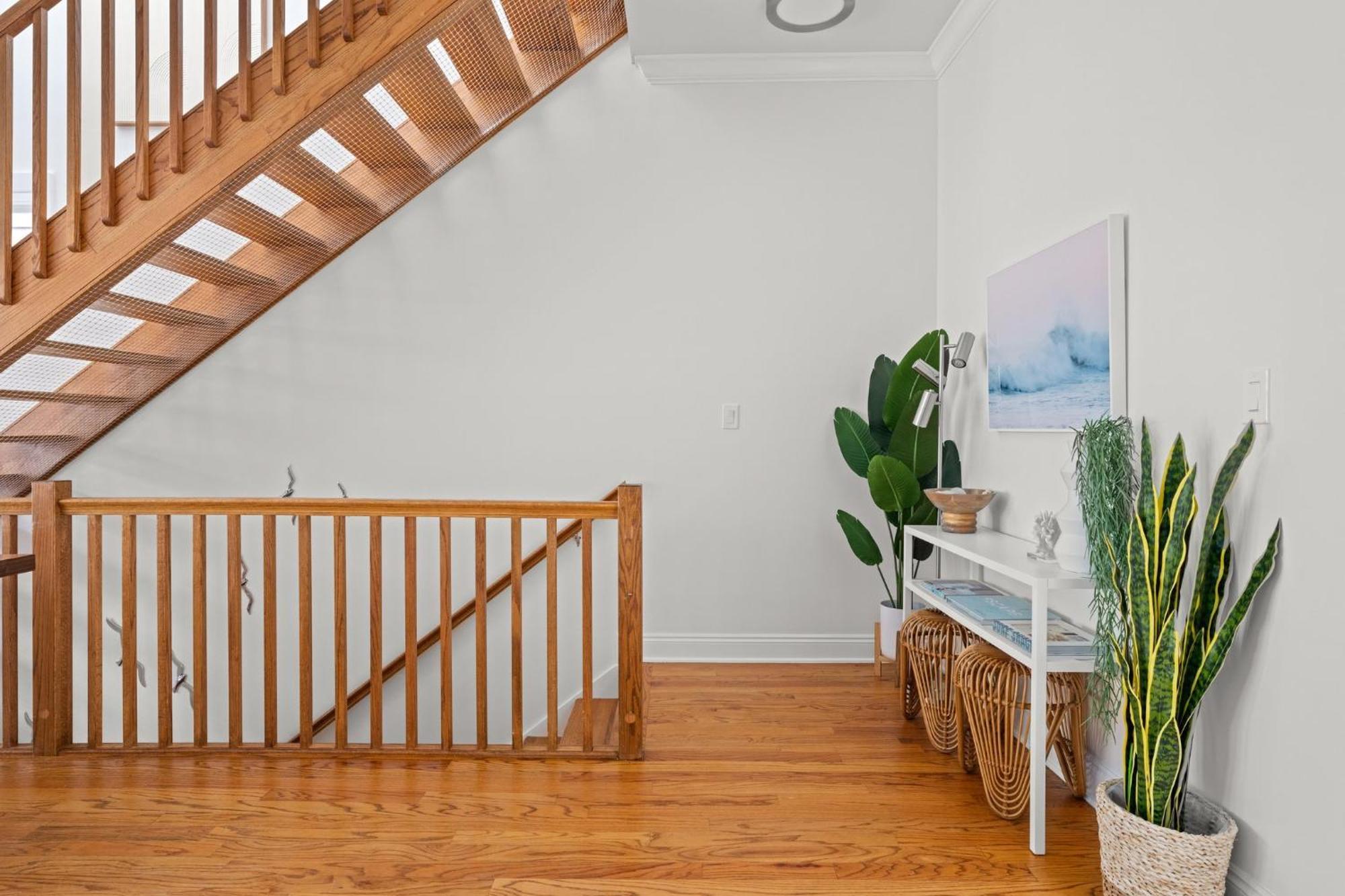 Crescent Moon Palace - A Luxury With Pool, Parking, Just Steps To The