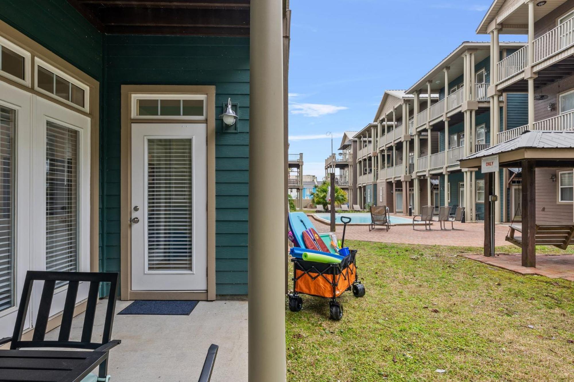 Crescent Moon Palace - A Luxury With Pool, Parking, Just Steps To The * Panama City Beach