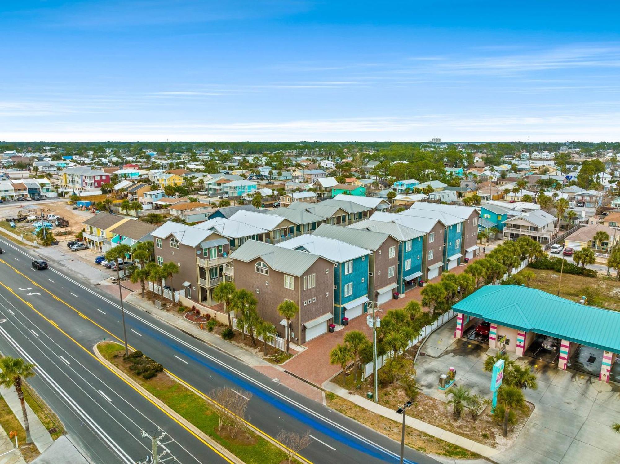 Crescent Moon Palace - A Luxury With Pool, Parking, Just Steps To The