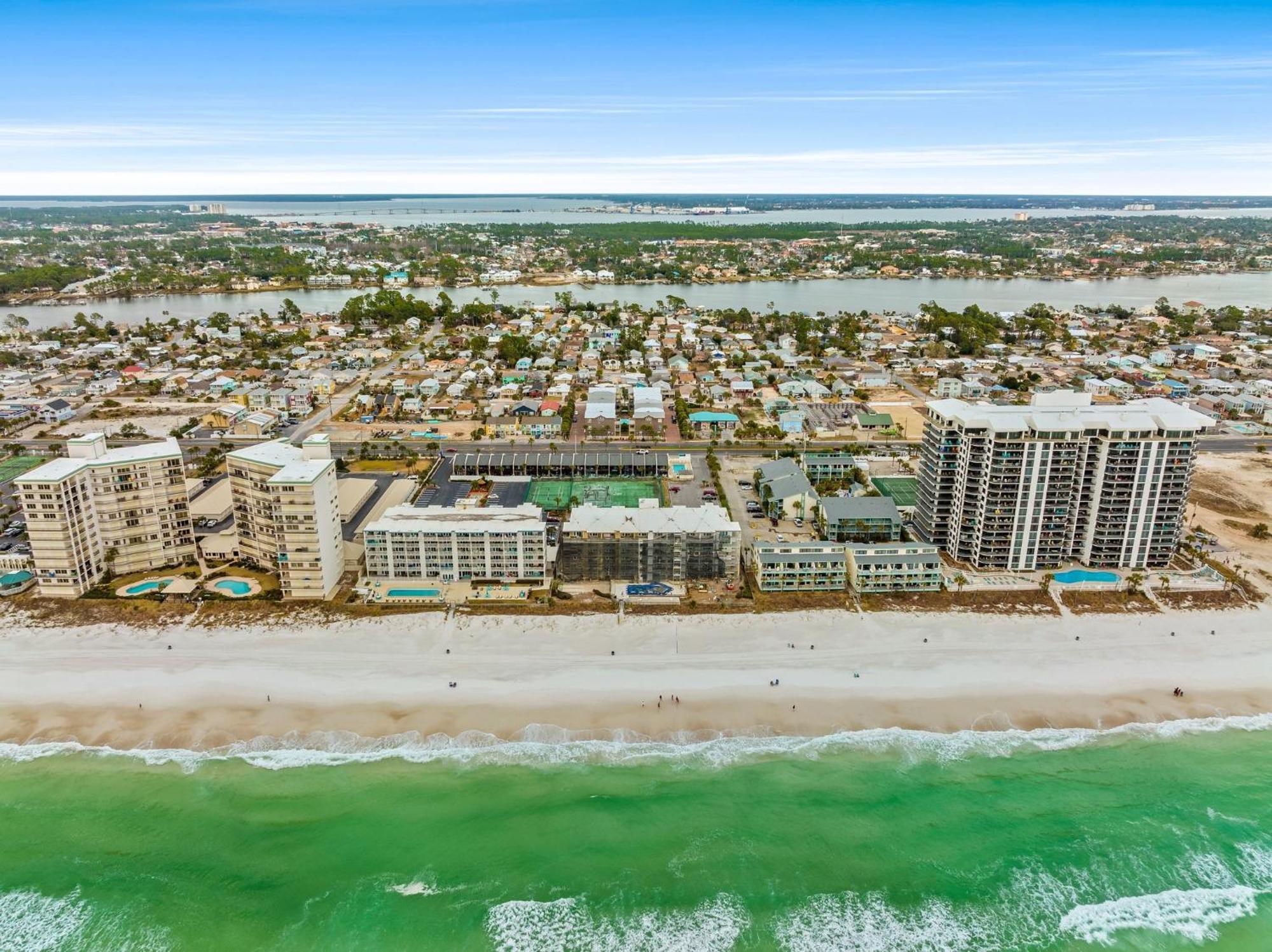 Crescent Moon Palace - A Luxury With Pool, Parking, Just Steps To The