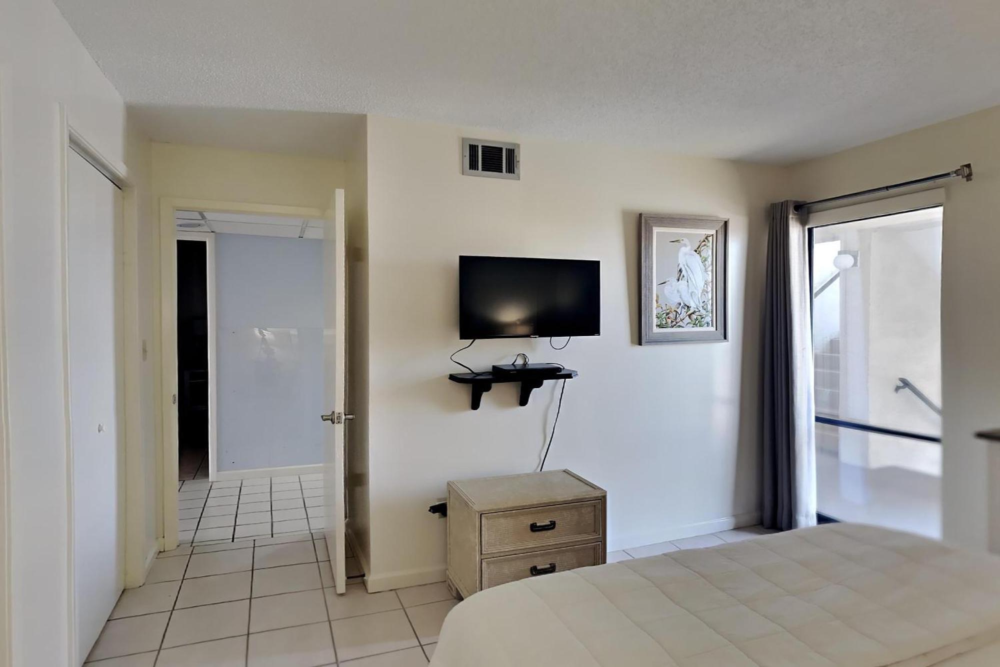 Apartment Edgewater Tower Iii 713