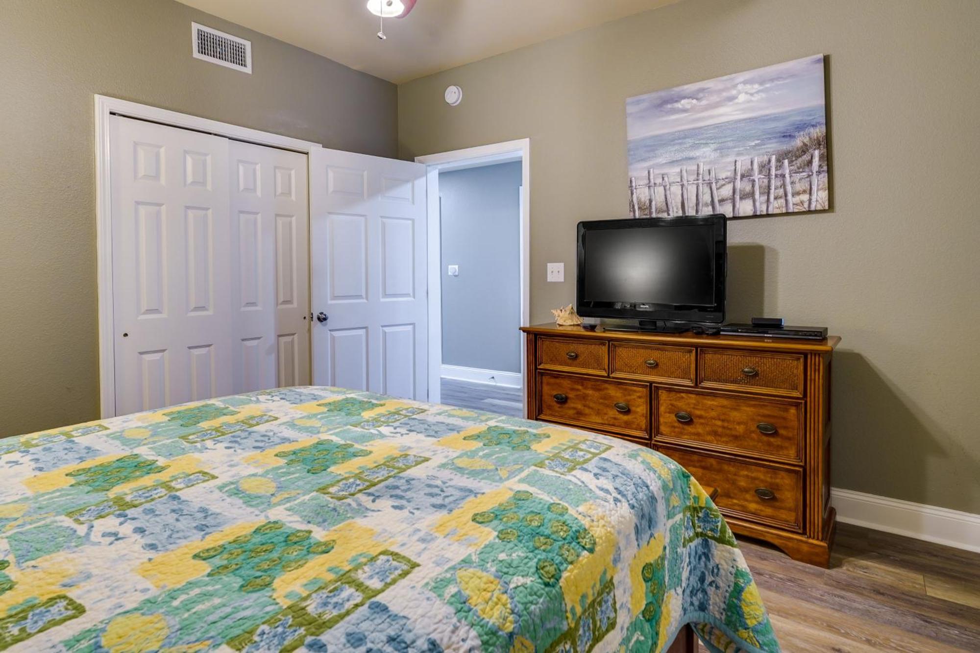 Pcb Vacation With Balcony And Access! Apartment
