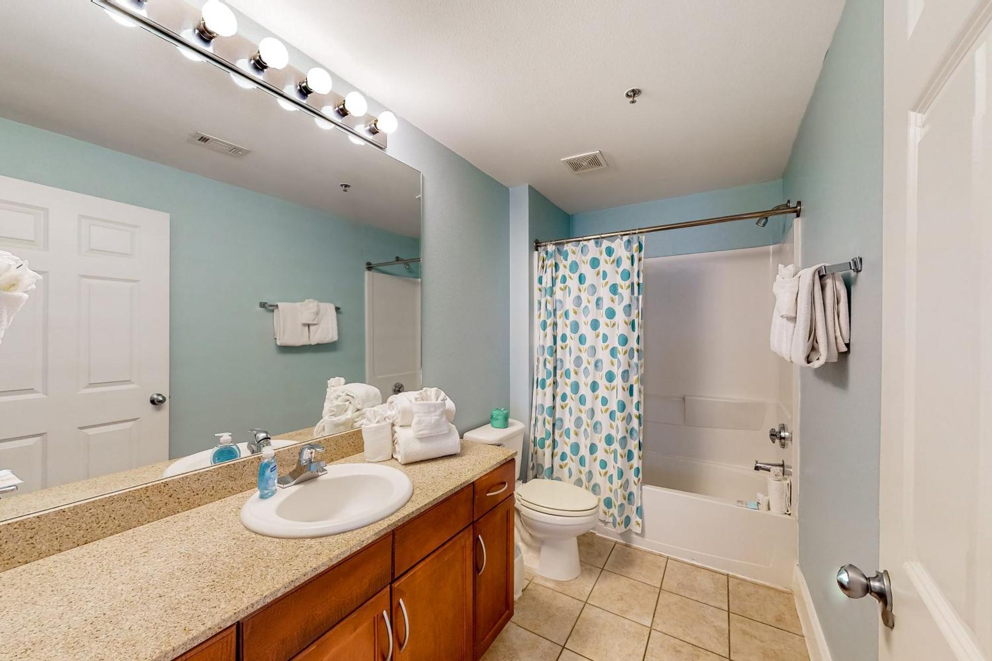 Laketown Wharf 1937 Apartment