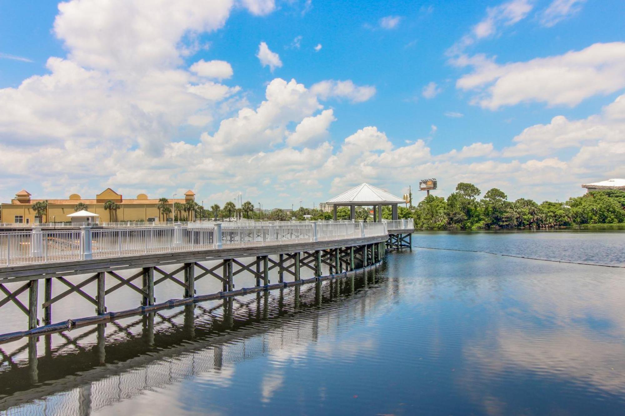 Apartment Laketown Wharf 1937 Panama City Beach