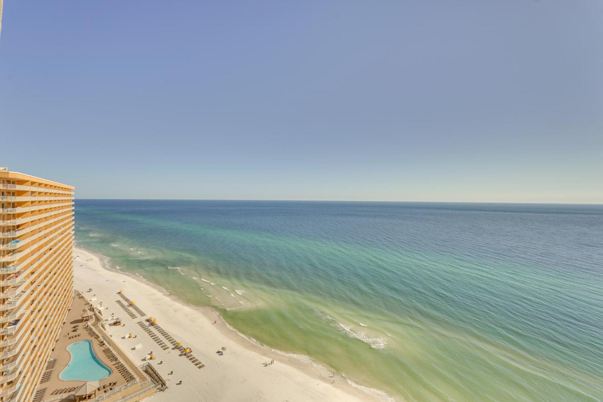 Apartment Gulf Coast Getaway With Balcony And Amenities!