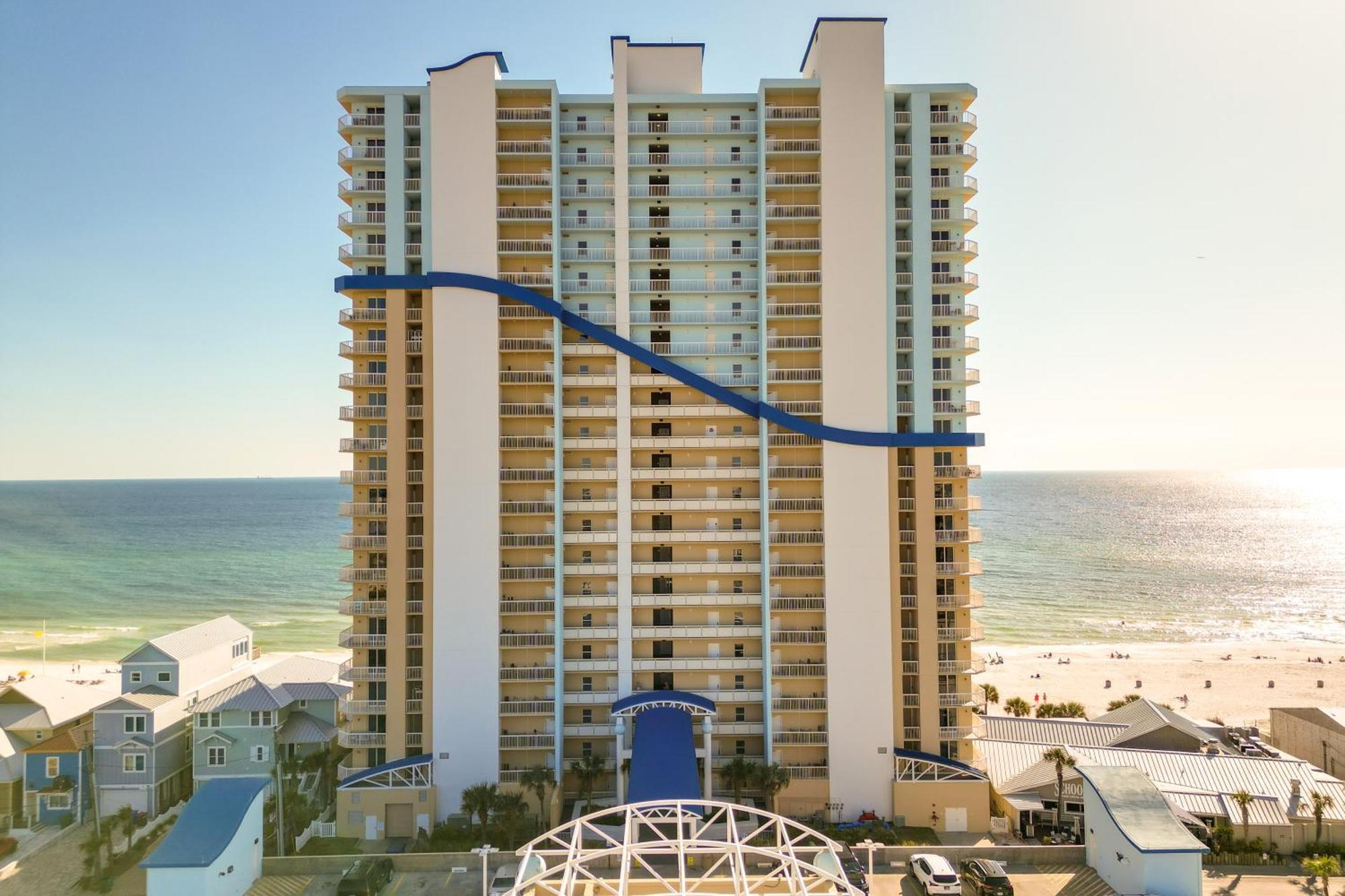 Gulf Coast Getaway With Balcony And Amenities! Apartment