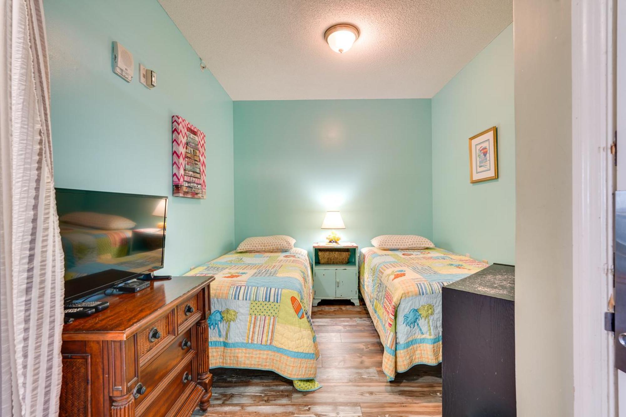 Gulf Coast Getaway With Balcony And Amenities! *