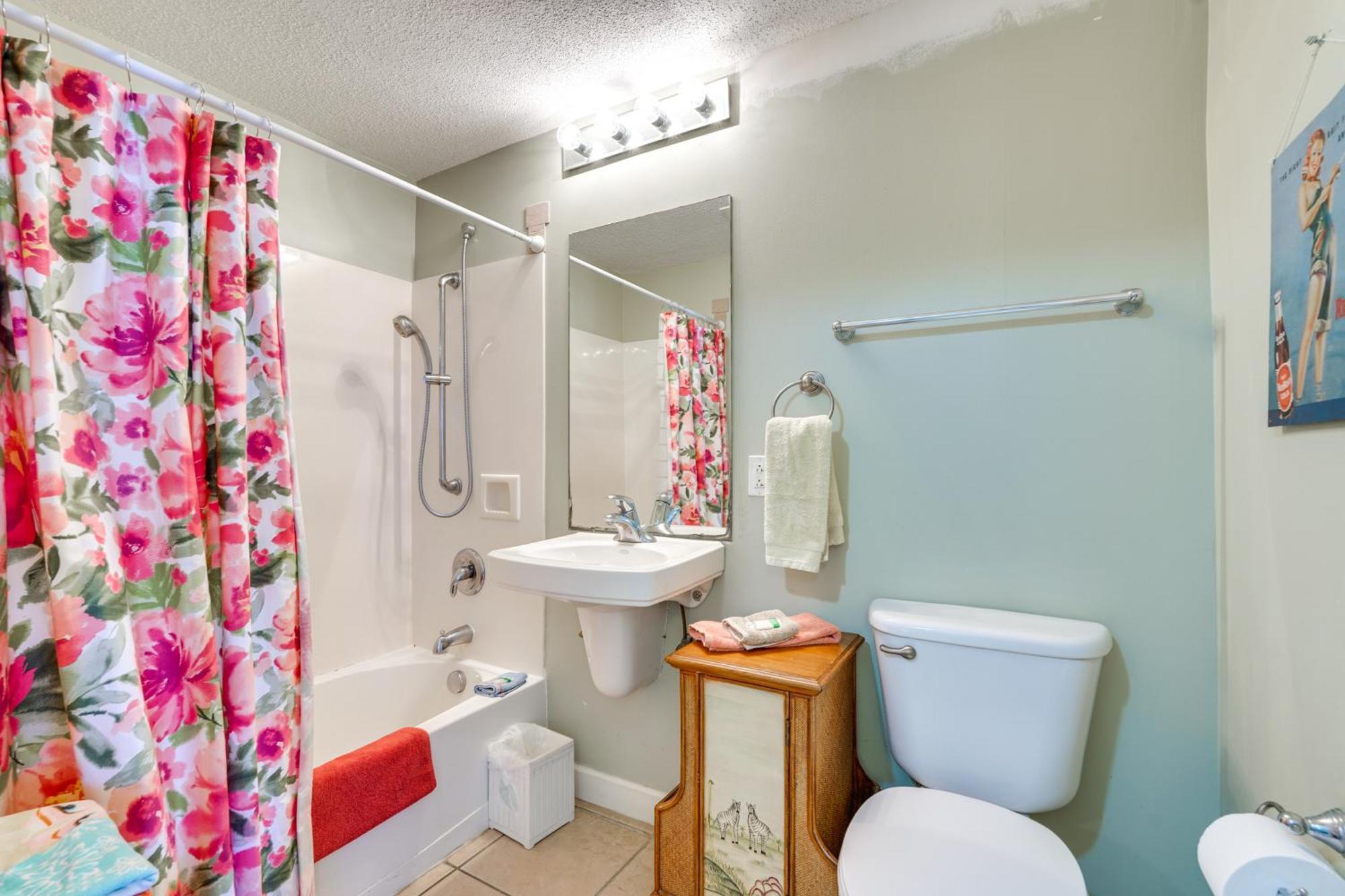 Gulf Coast Getaway With Balcony And Amenities! Panama City Beach