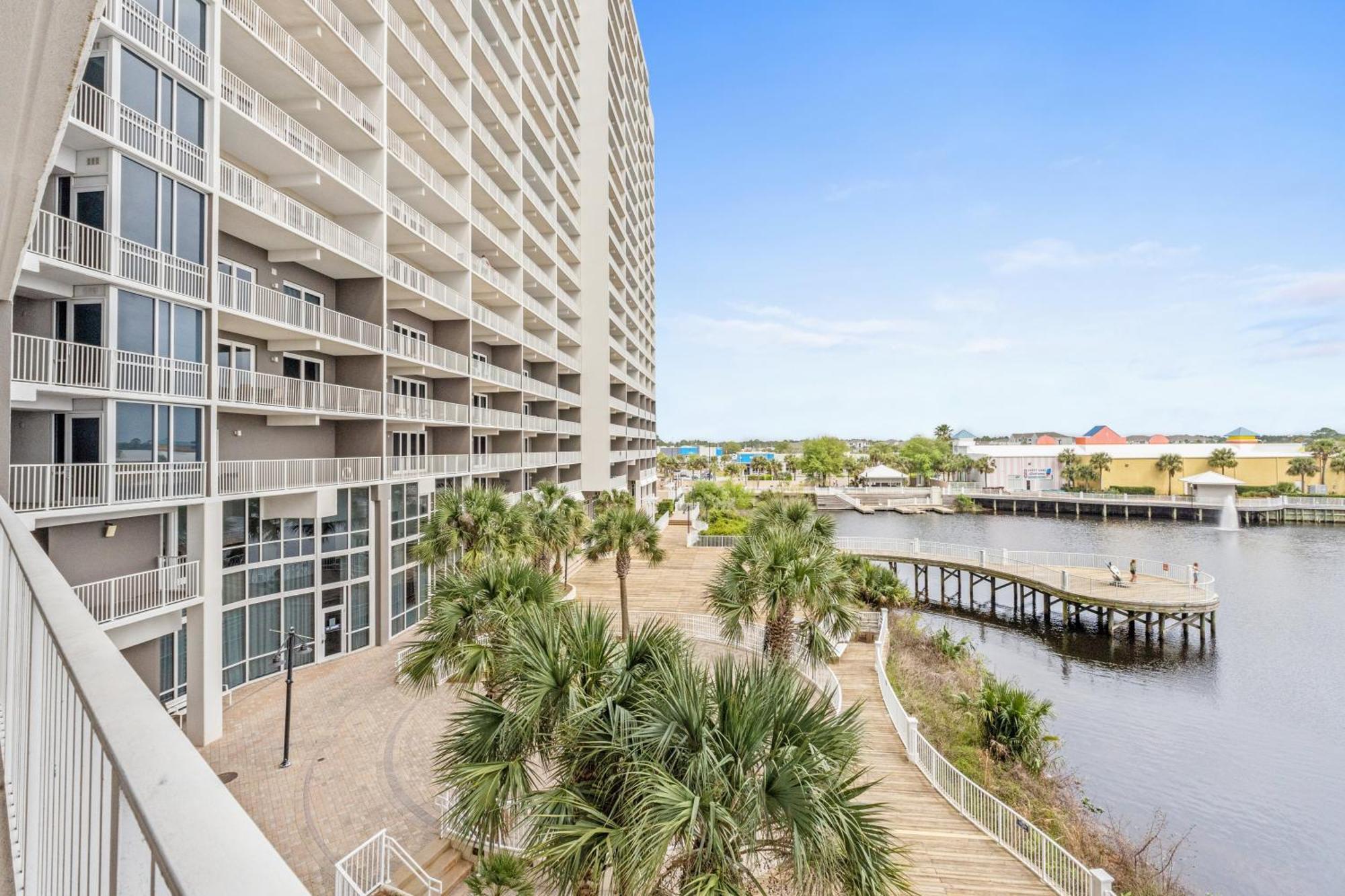 Laketown Wharf #226 By Book That Holiday home