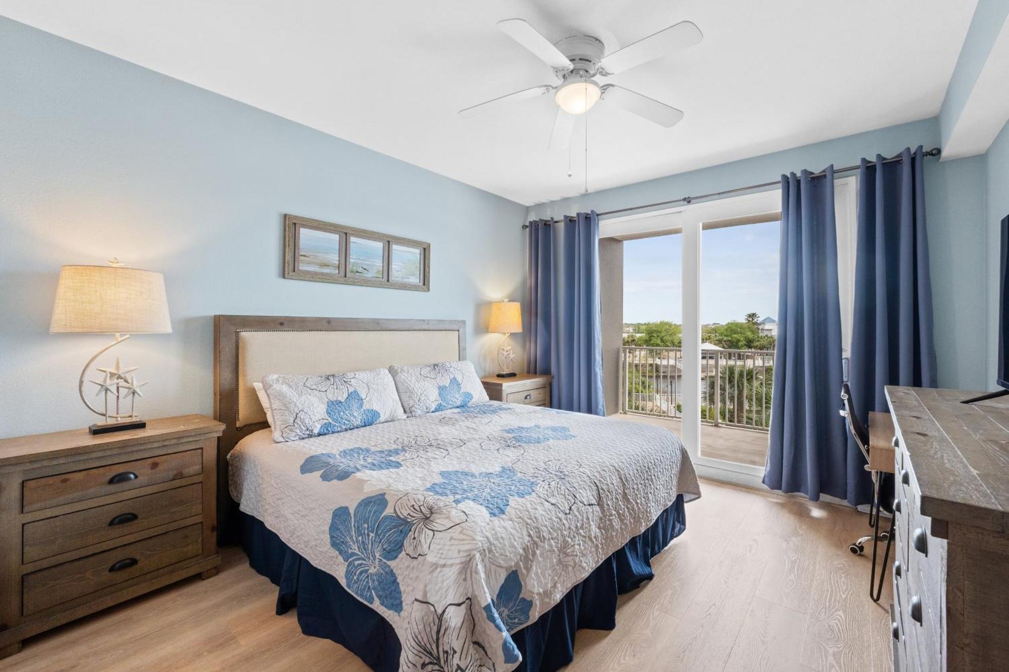 Laketown Wharf #226 By Book That Holiday home *