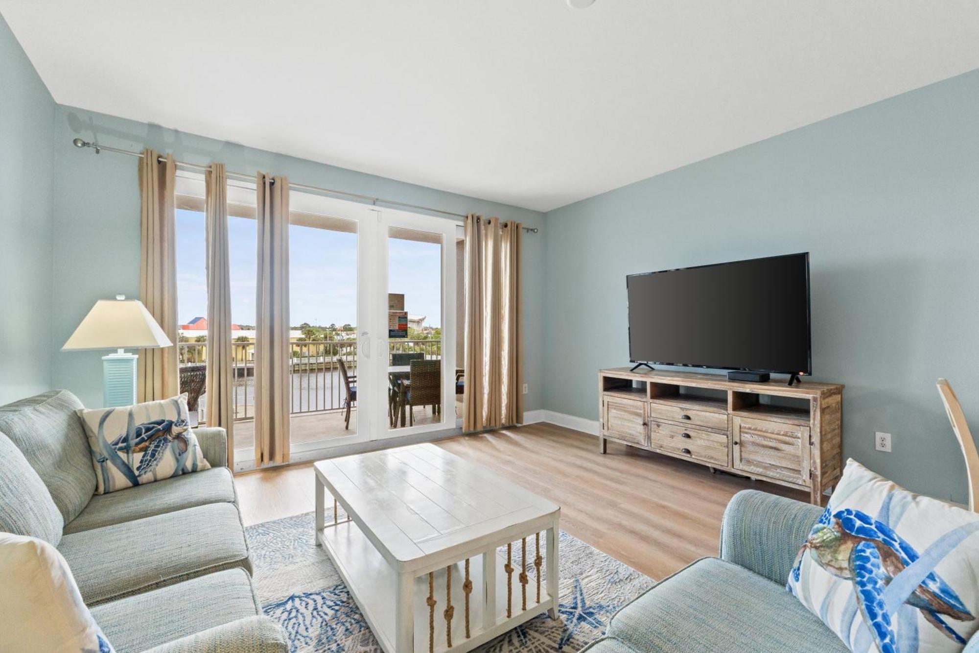 Laketown Wharf #226 By Book That Holiday home