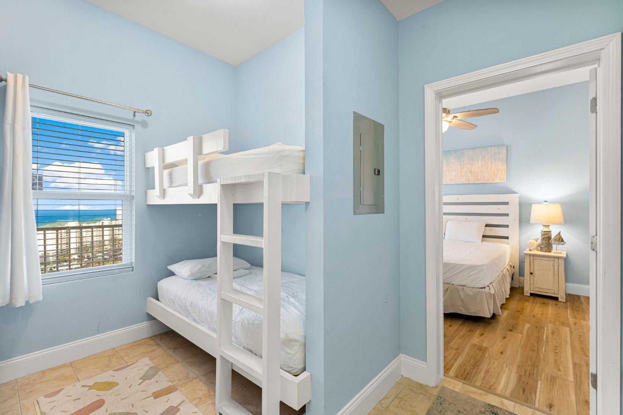 Apartment Laketown Wharf 2032 *
