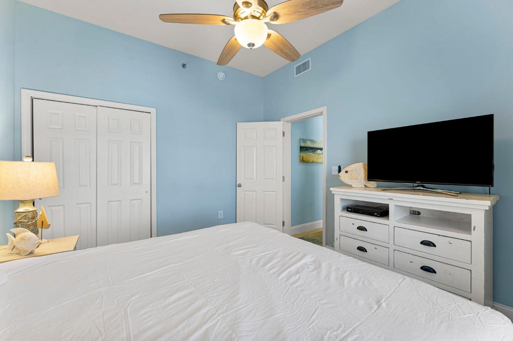 Laketown Wharf 2032 *