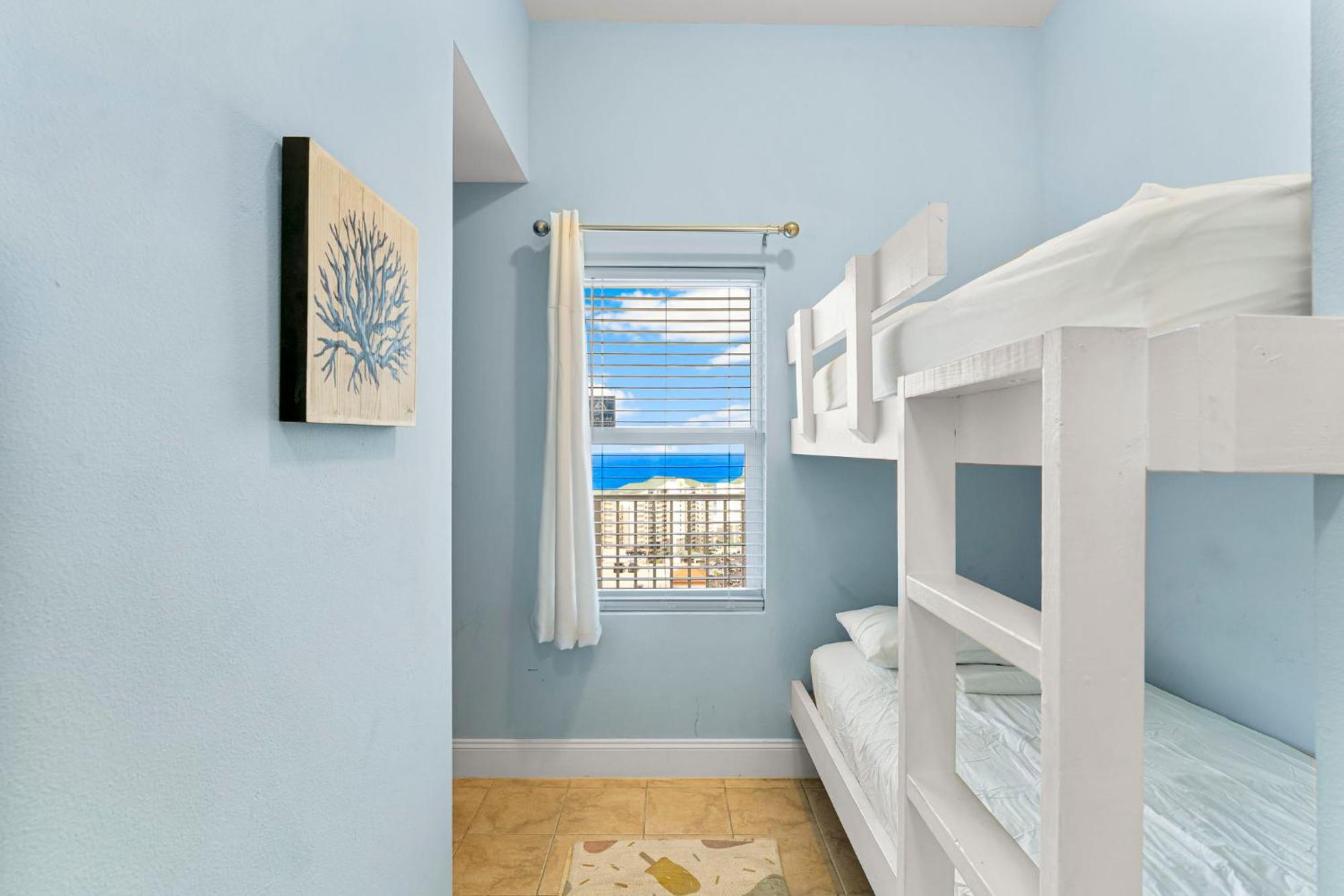 Apartment Laketown Wharf 2032