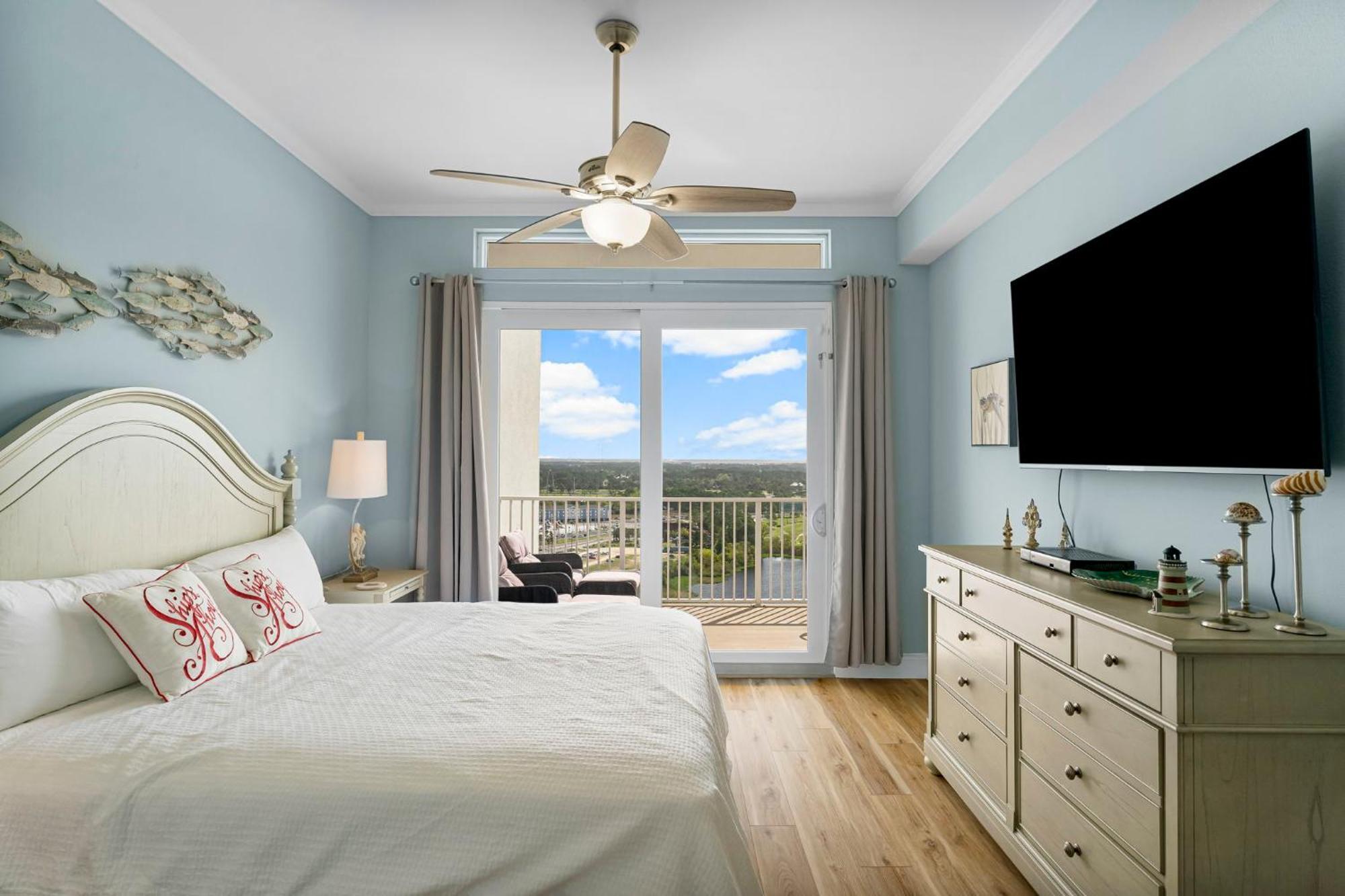 Laketown Wharf 2032 Apartment