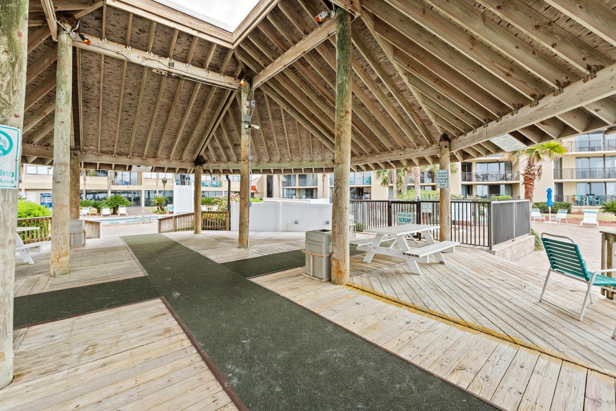 Summerhouse By Panhandle Getaways *