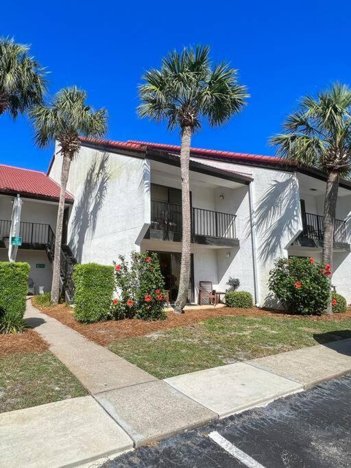 Quiet-relaxing-modern-sleeps 8 Walk To The Beach! Villa