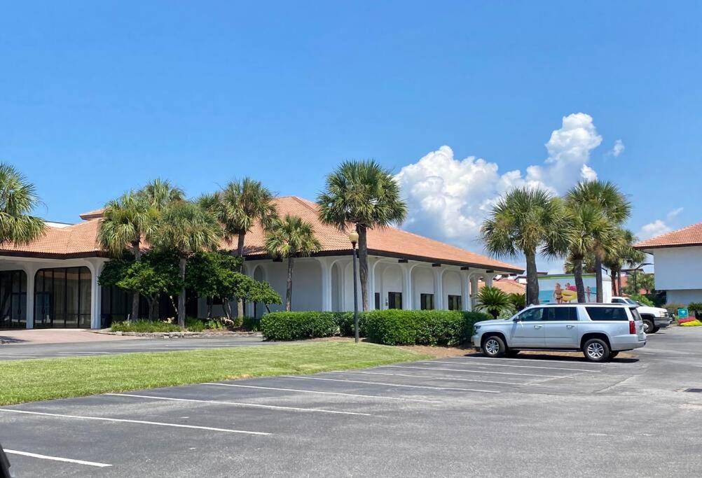 Quiet-relaxing-modern-sleeps 8 Walk To The Beach! Panama City Beach