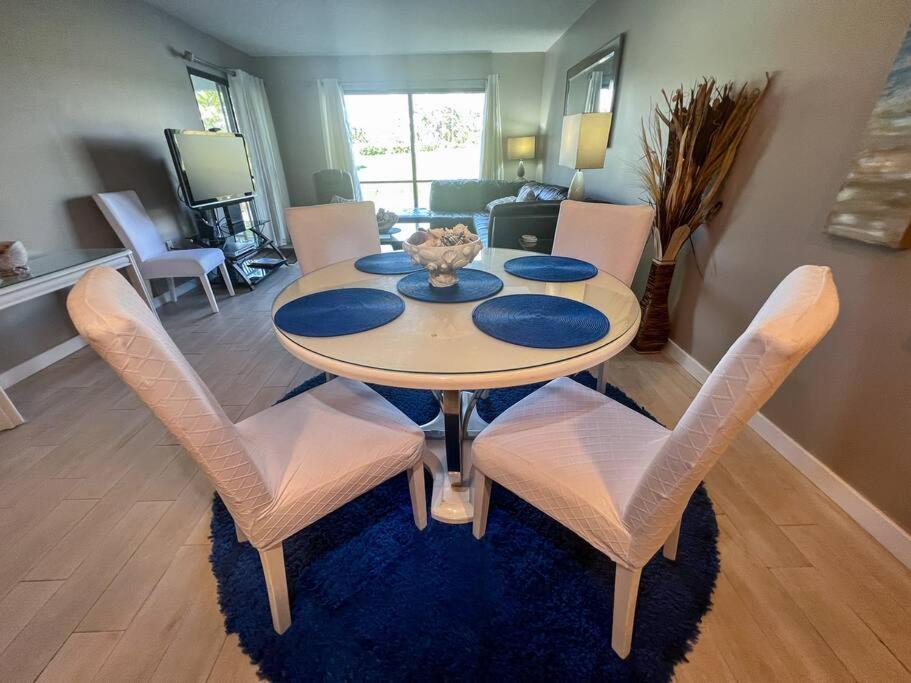 Quiet-relaxing-modern-sleeps 8 Walk To The Beach!