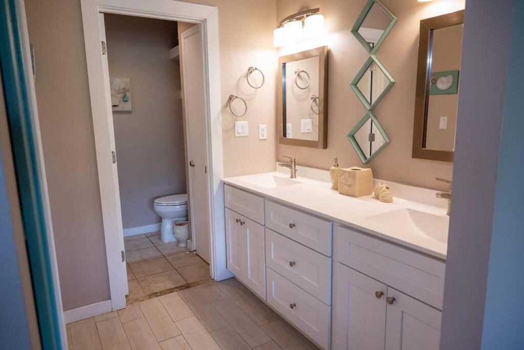 Quiet-relaxing-modern-sleeps 8 Walk To The Beach! Panama City Beach