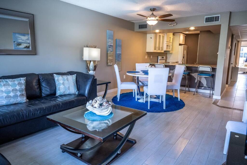Villa Quiet-relaxing-modern-sleeps 8 Walk To The Beach! Panama City Beach