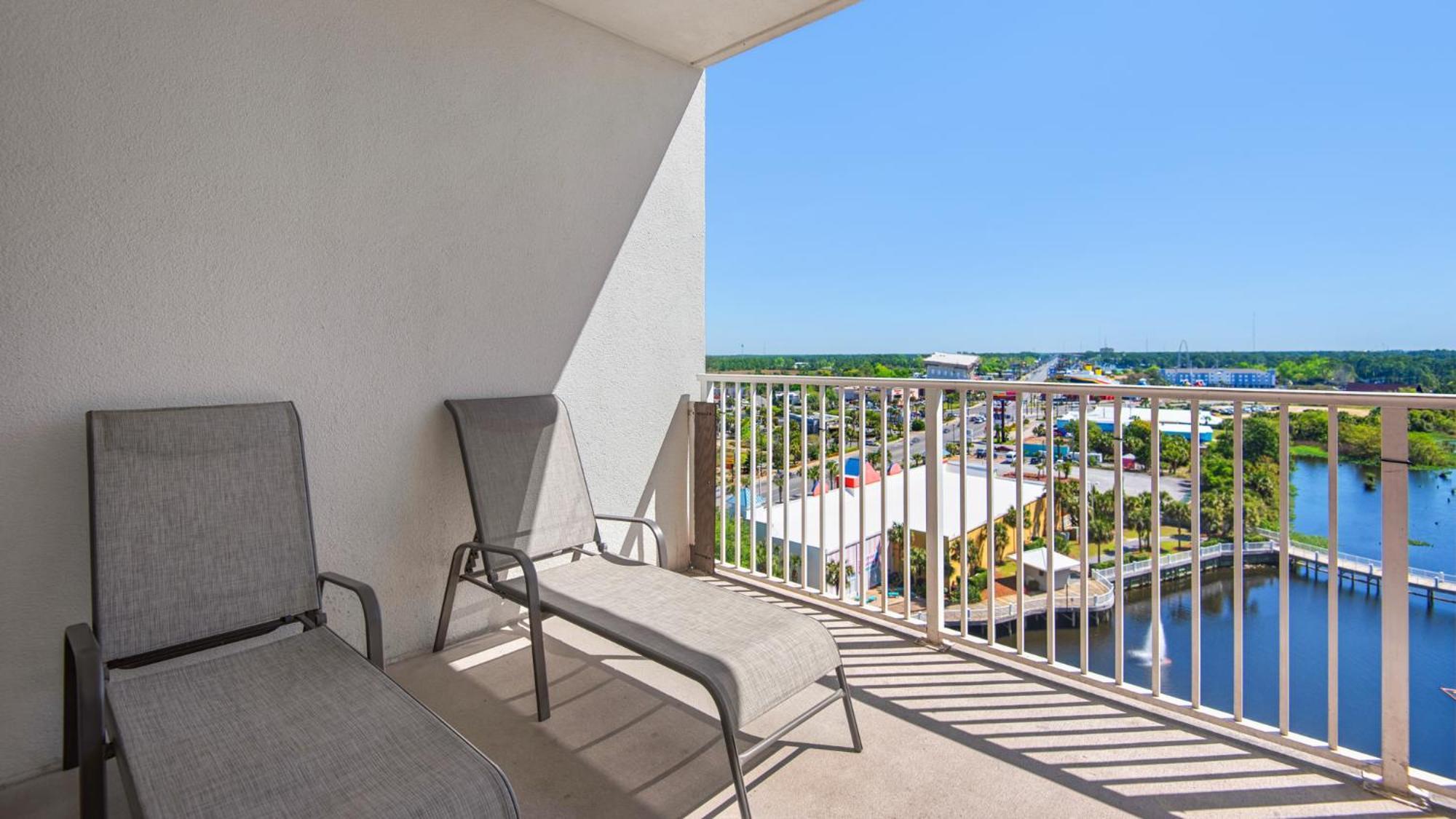 Laketown Wharf 933! Beautiful 3 Bd, Great Amenities, And Great Location Holiday home