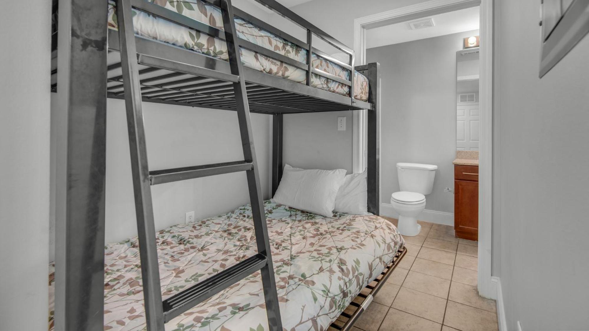 Laketown Wharf 933! Beautiful 3 Bd, Great Amenities, And Great Location Holiday home *