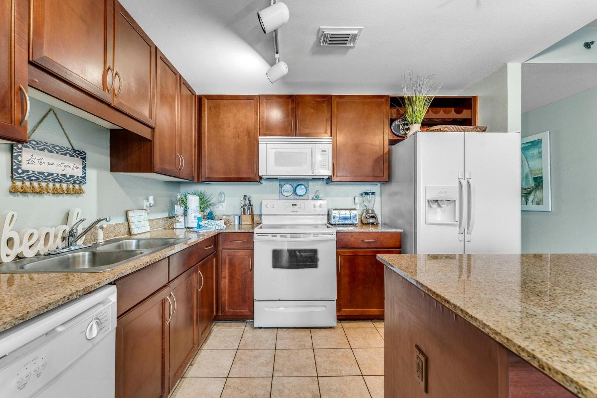 Laketown Wharf 1331 Apartment