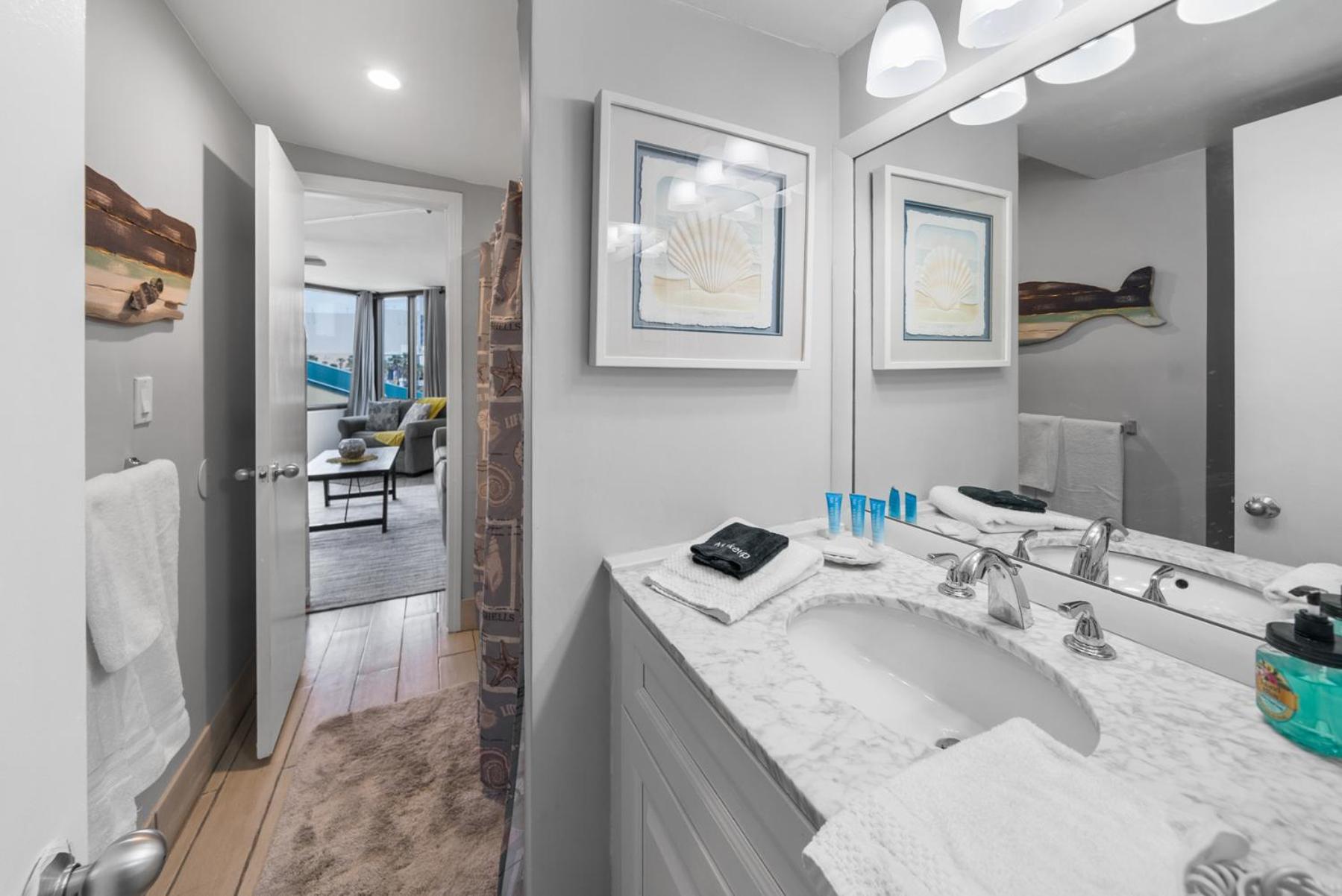 Spring Special! Renovated - On The Beach! *