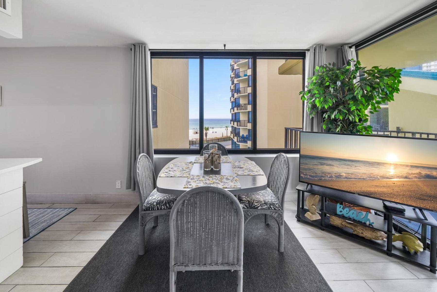Apartment Spring Special! Renovated - On The Beach! *