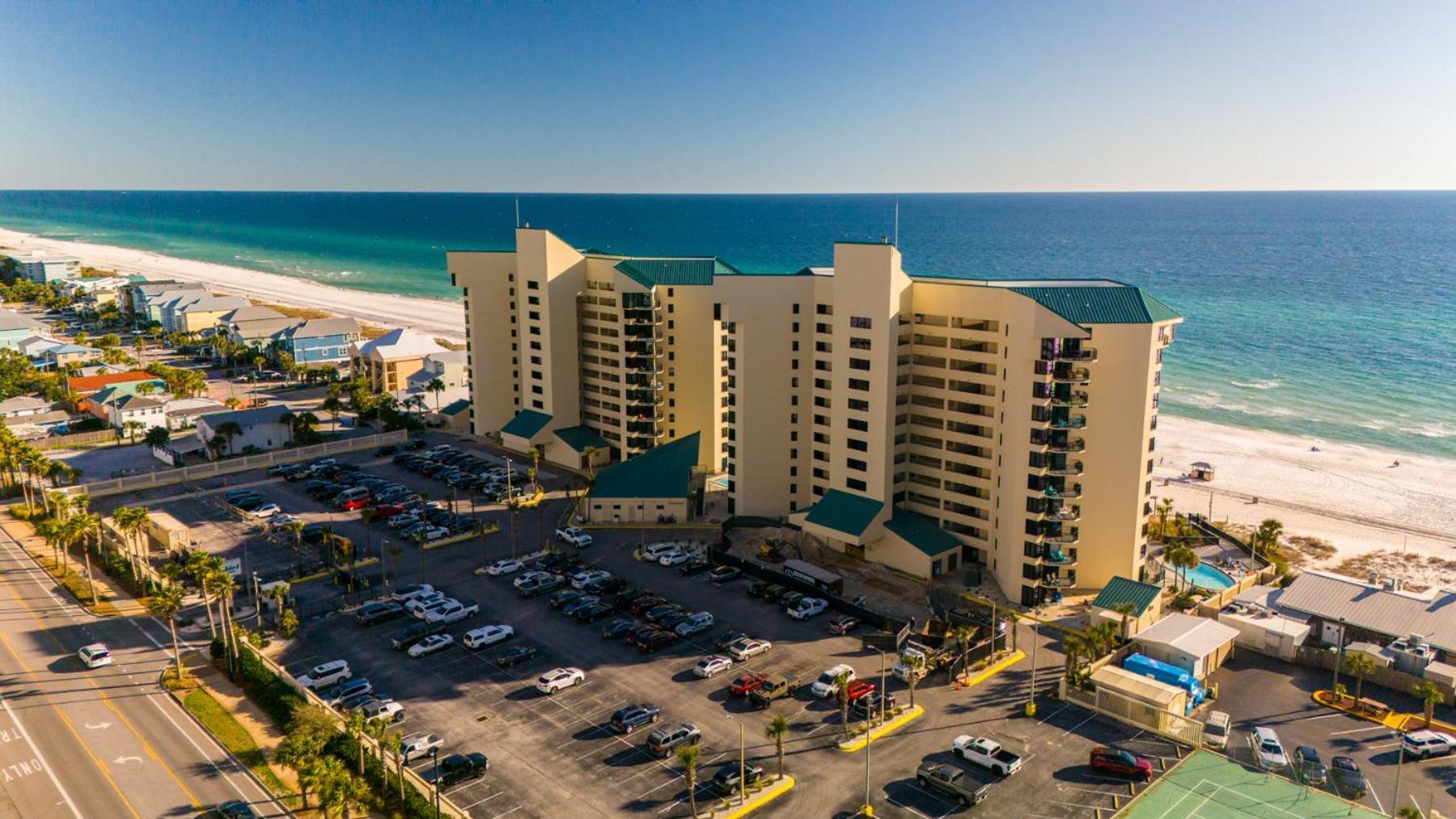Apartment Spring Special! Renovated - On The Beach! *