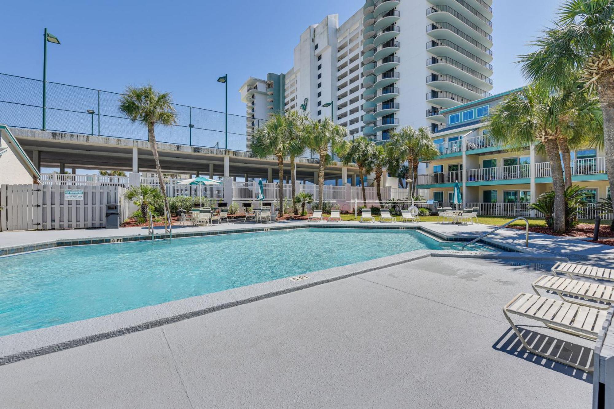 Apartment Panama With Pool And Access!