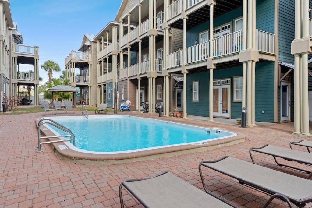 Modern Haues 4 Min Walk To W/ Pool Bbq Holiday home *