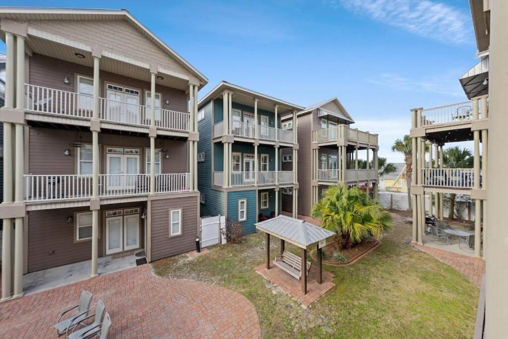Holiday home Modern Haues 4 Min Walk To W/ Pool Bbq
