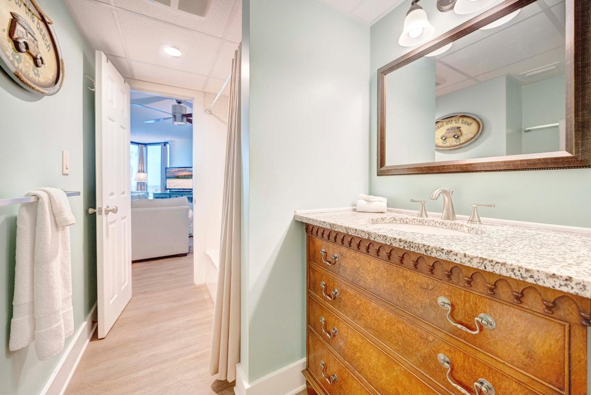 Apartment Sunbird Resort! Ground-floor Renovated Condo! Free Chairs! By Dolce Getaways Pcb Panama City Beach