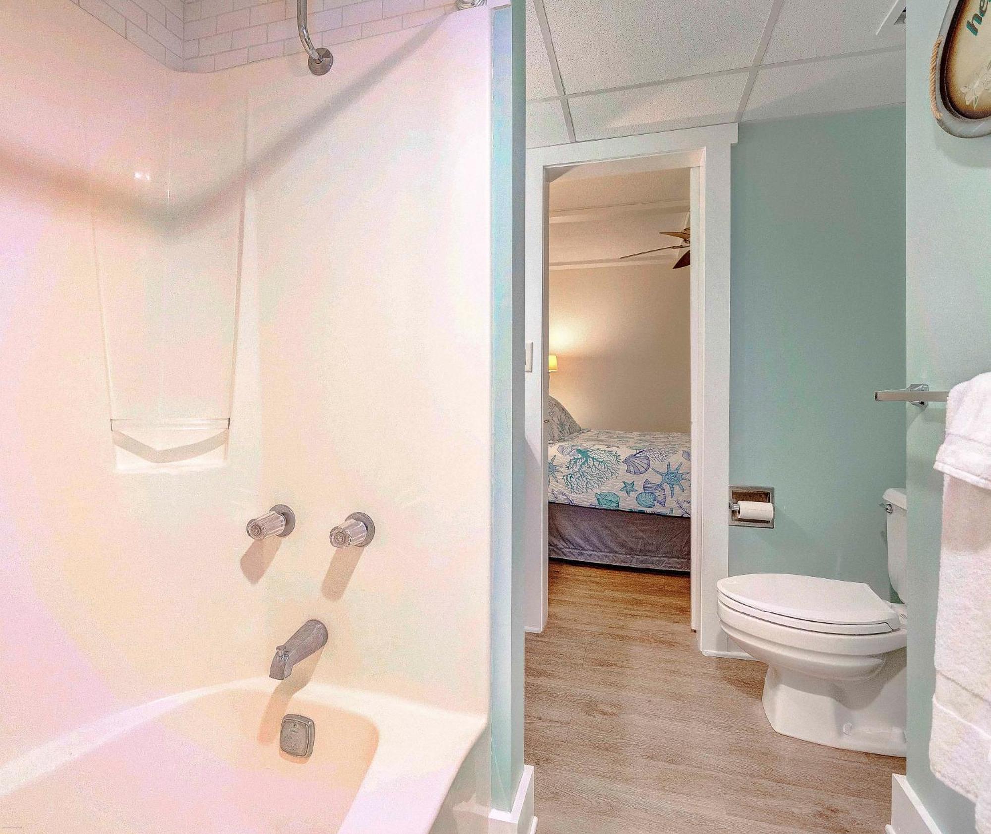 Apartment Sunbird Resort! Ground-floor Renovated Condo! Free Chairs! By Dolce Getaways Pcb Panama City Beach