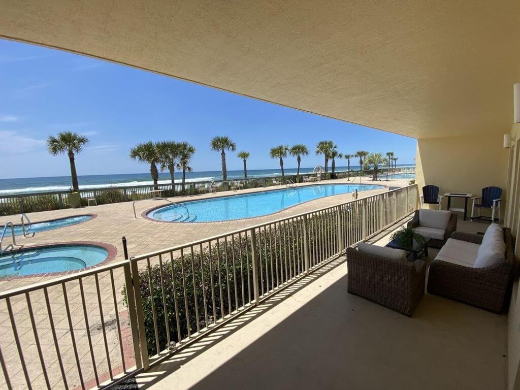 Wonderful Tropical With And Fitness Center Access - Unit 0102 *