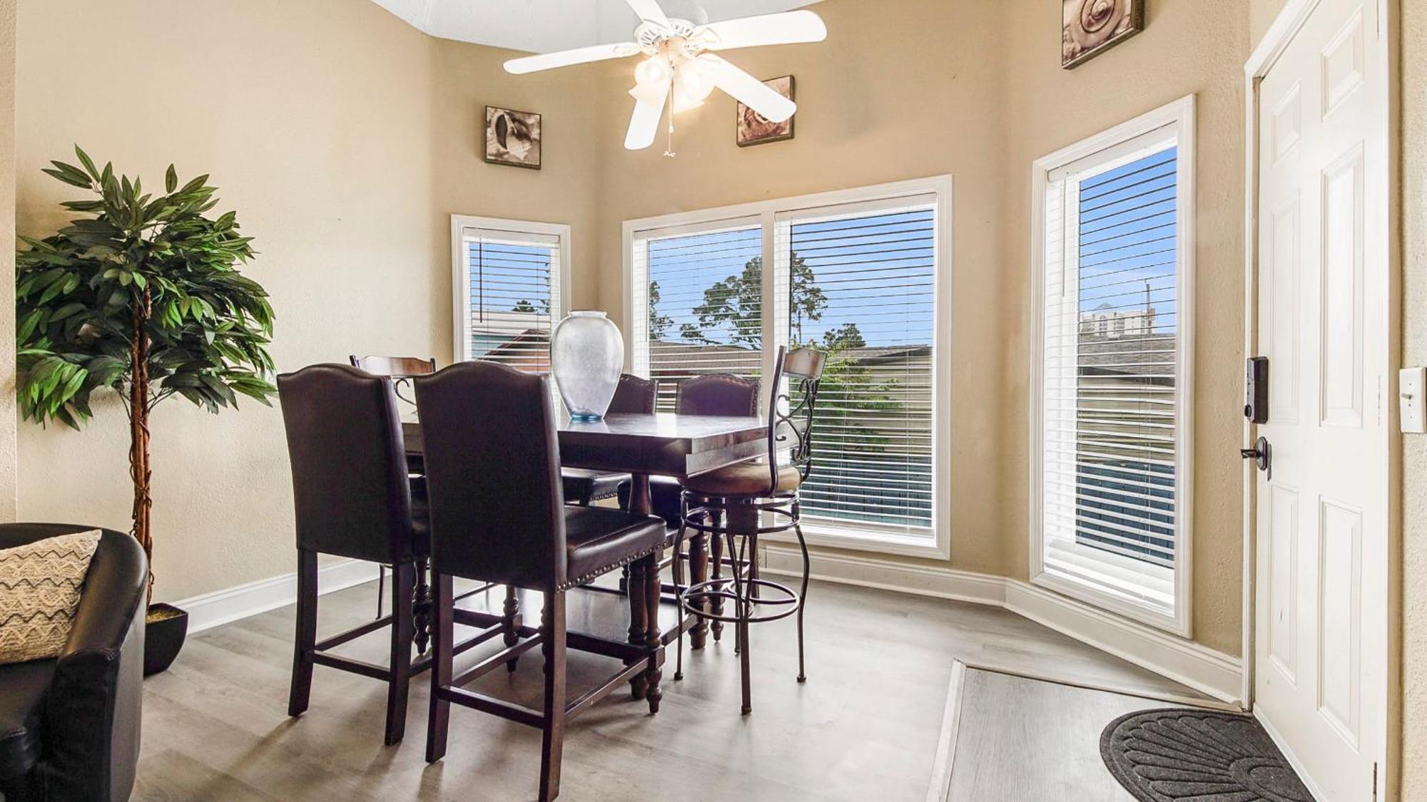 Beachlife Unit Abc Getaway Sleeps 34