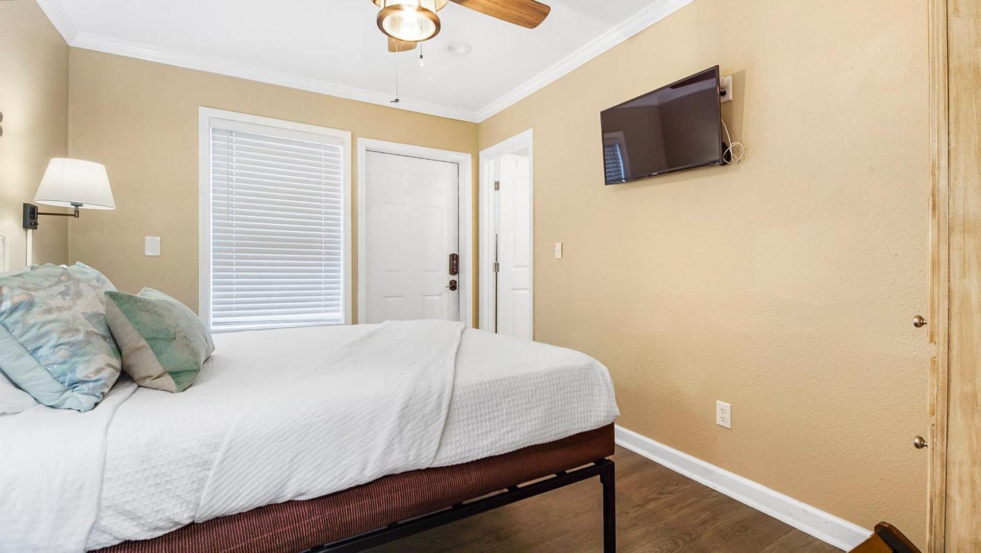 Beachlife Unit Ab Getaway Sleeps 22