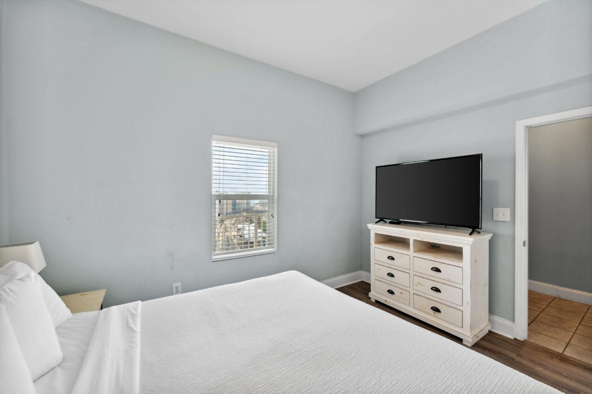 Laketown Wharf #2136 By Nautical