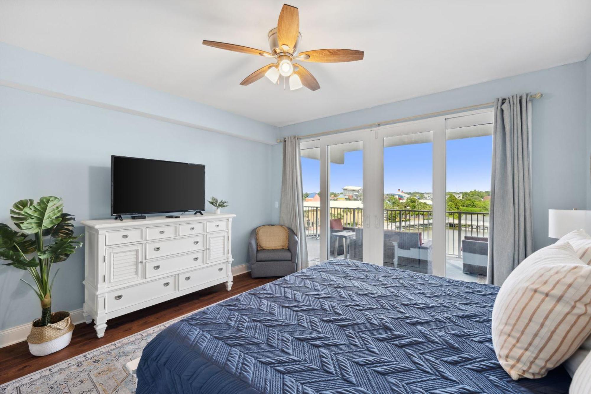 Laketown Wharf #333 By Nautical