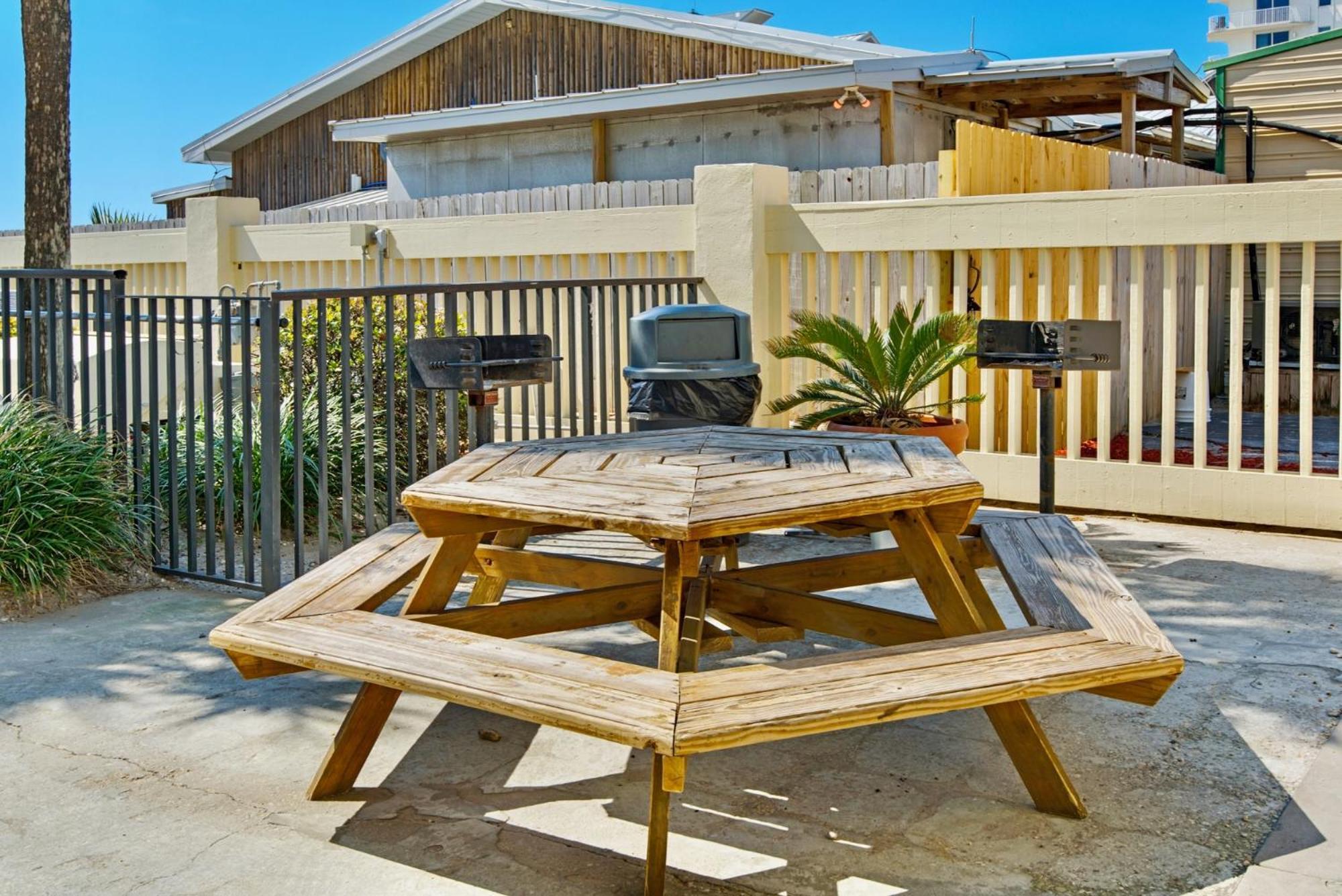 Newly Completely Renovated At Sunbird Resort! Free Chair And Umbrella Service! By Dolce Getaways! Apartment Panama City Beach