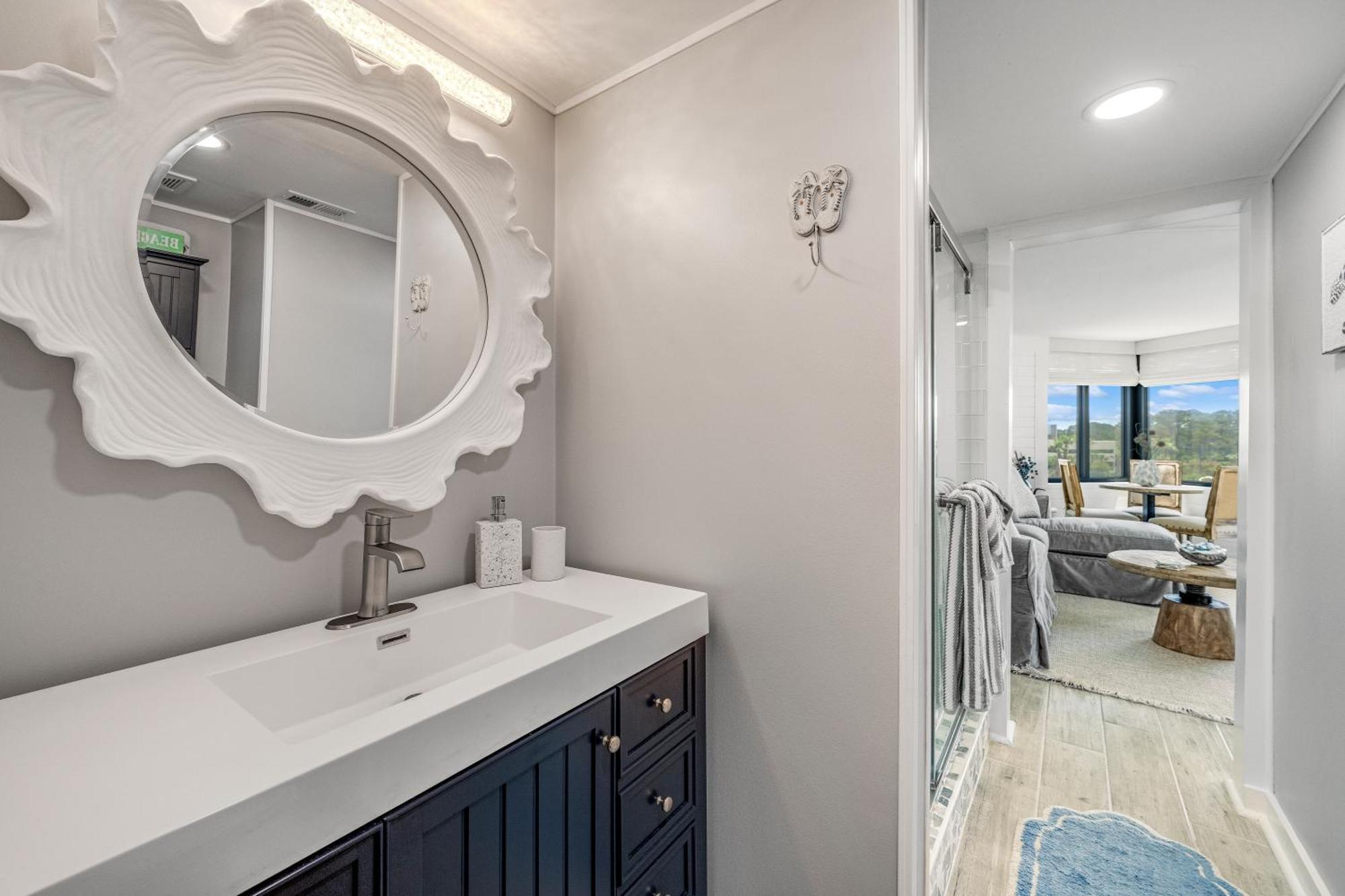 Apartment Newly Completely Renovated At Sunbird Resort! Free Chair And Umbrella Service! By Dolce Getaways! Panama City Beach